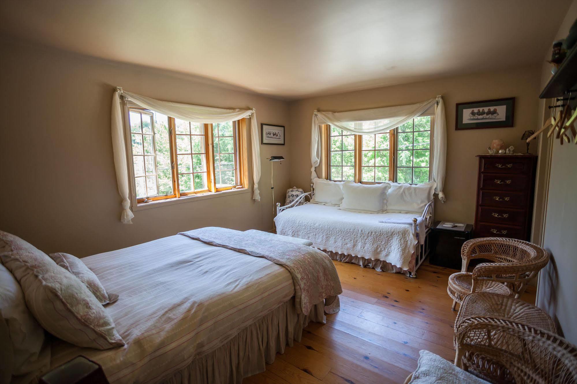 La Chaumiere De L'Anse Bed and Breakfast Μοντ Τρεμπλάν Εξωτερικό φωτογραφία
